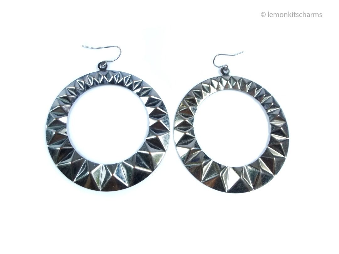 Vintage 1990s Blacktone Large Hoop Earrings, er2683-ci (Category: Earrings) located in Singapore. Submitted by lemonkitscharms (Listing ID 1379122557, Image 1). Description: 1990s - Y2K Blacktone Faceted Hoop Earrings, for pierced ears. Some wear, edges revealing some of the base copper. Dulling and aging, see pics. Not for fussies, but in wearable condition. Large black metal stamped hoops with pyramid pattern. Price excludes postage. Check my p