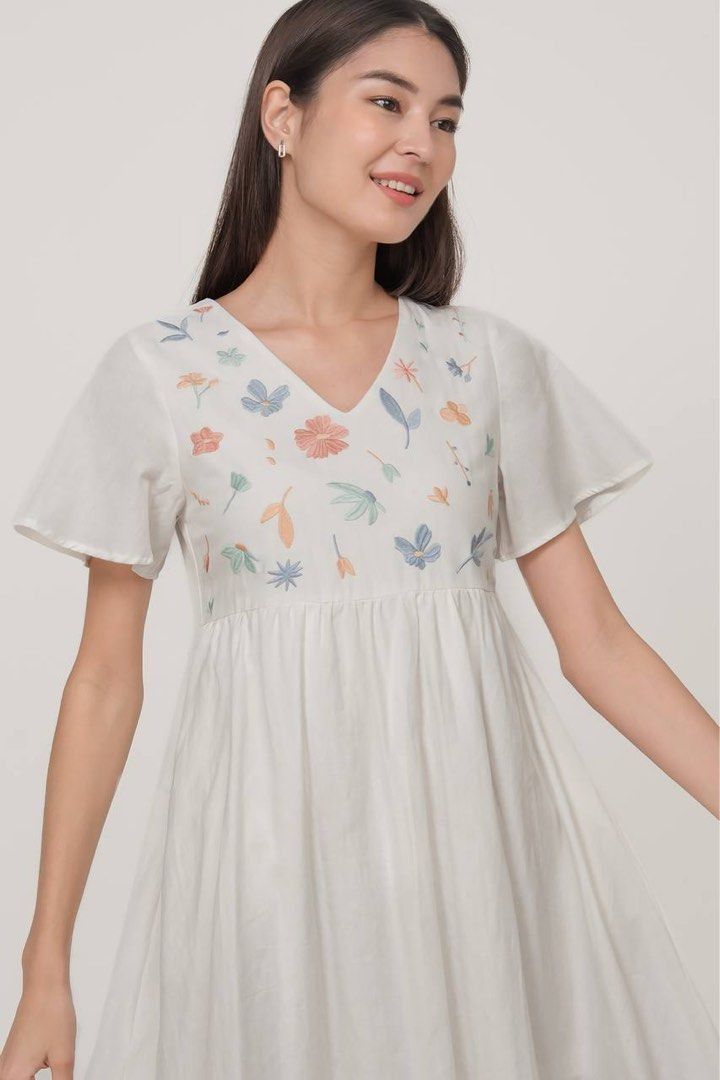 Fayth Wisteria Embroidered Sleeve Babydoll Dress (white) (Category: Dresses) located in Singapore. Submitted by hachoopupu (Listing ID 1379112281, Image 1). Description: Beautiful linen baby doll pure white baby doll dress from Fayth, featuring delicate floral embroidery. Size XS, but can fit regular size S (PTP 15.25", Waist 13.75") Washed but not worn, bought at RTP $46.90 :') Clearance sales, not for fussy buyers thank you..