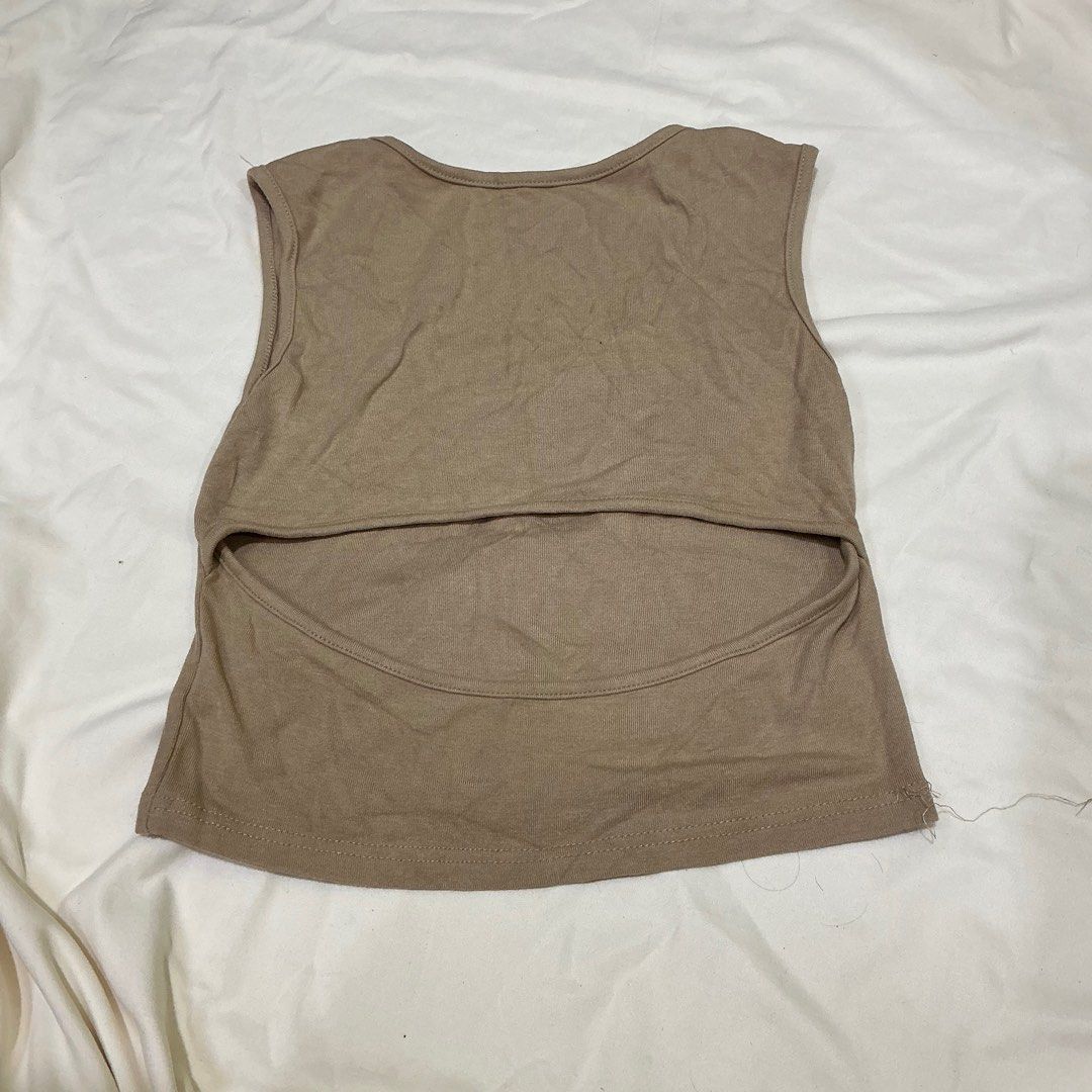 y2k brown cotton sexy top (Category: Sleeveless) located in Manila. Submitted by halsea (Listing ID 1379073278, Image 2). Description: fits up to large.