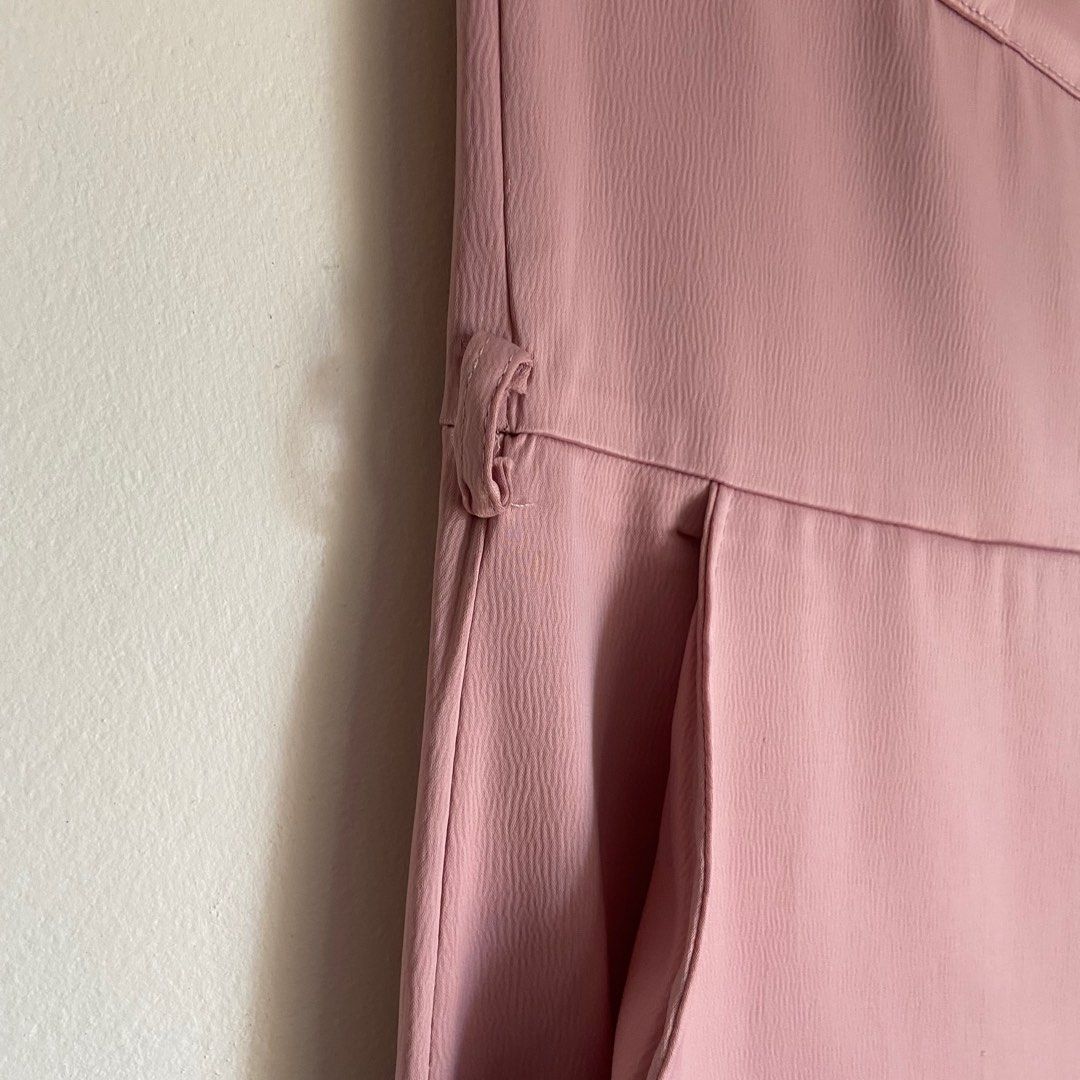 ZALORA rose satin dress (Category: Dresses) located in Quezon City. Submitted by fleurcore (Listing ID 1379082132, Image 2). Description: — PERFECT shade of pink/old rose 🎀 — for office/girlboss fits & tita fits — never been worn — has a tie to cinch waist & pockets (functional!) — best fits small-medium frames 💌 dm for more pics/inquiries (can’t guarantee ww pics but can provide close ups).