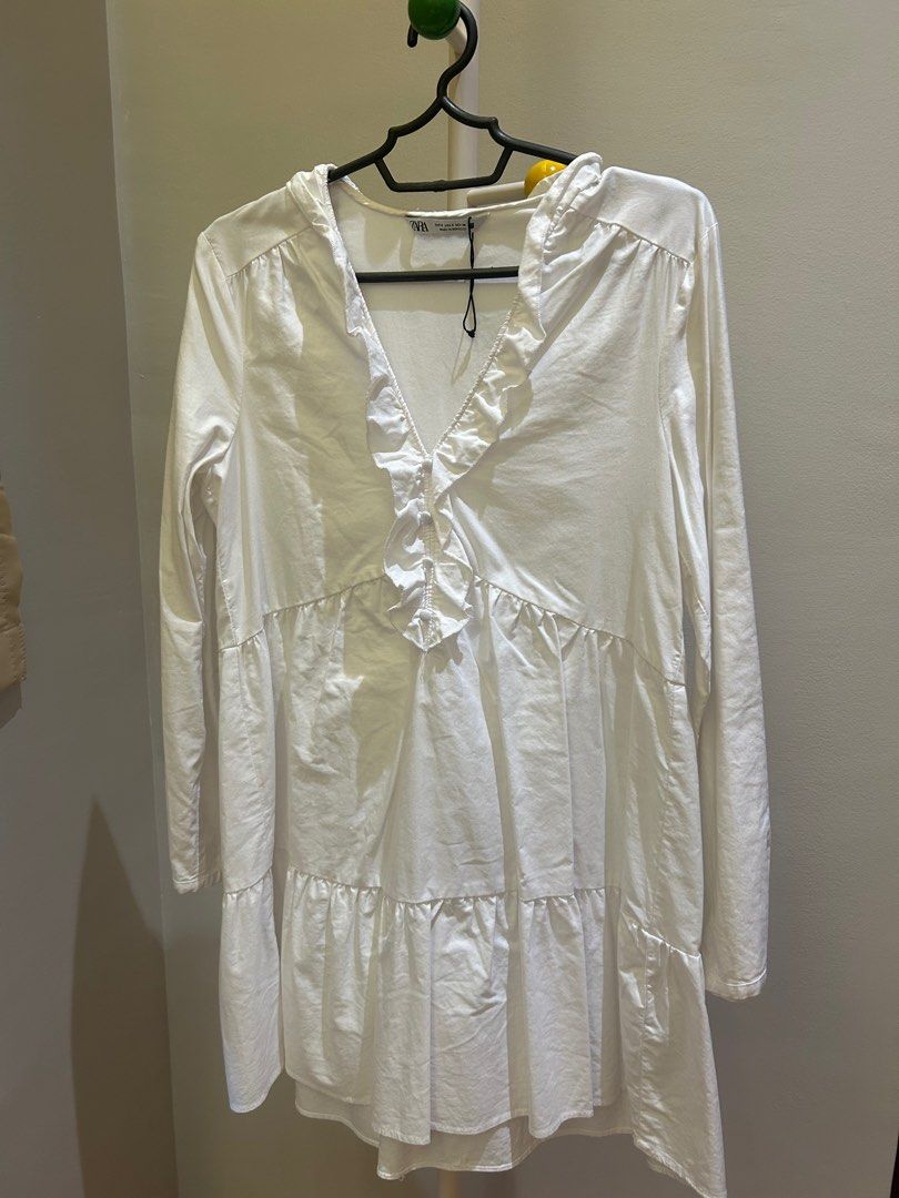 Zara White Long-sleeve Ruffled Dress (Category: Dresses) located in Paranaque City. Submitted by robedeclutters (Listing ID 1379013612, Image 2). Description: Perfect for the beach!! 🤍 multi-tiered dress with ruffle details at the collar :) .