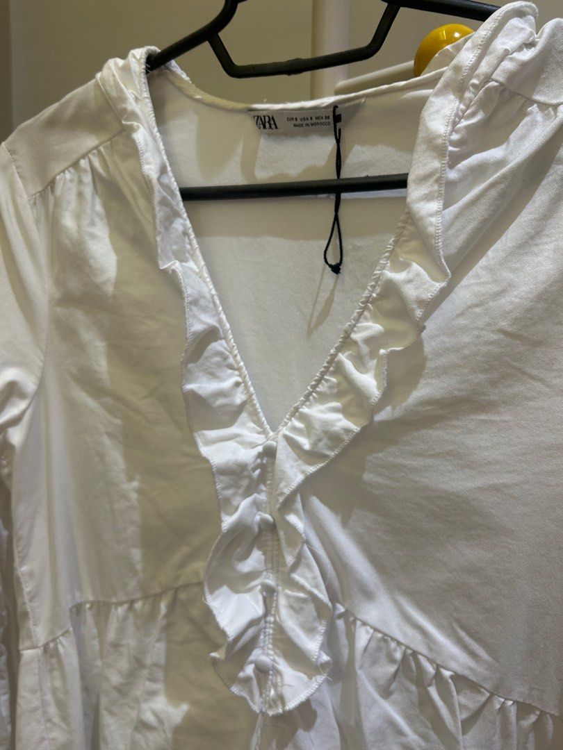 Zara White Long-sleeve Ruffled Dress (Category: Dresses) located in Paranaque City. Submitted by robedeclutters (Listing ID 1379013612, Image 3). Description: Perfect for the beach!! 🤍 multi-tiered dress with ruffle details at the collar :) .
