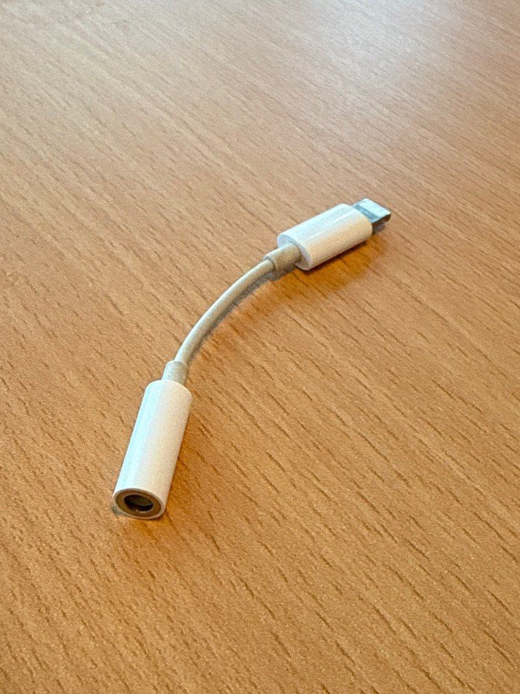 3.5mm to lightning headphone jack adaptor authentic apple (Category: Earphones) located in Makati City. Submitted by secondlife.inventory (Listing ID 1379147127, Image 2). Description: Authentic and original Apple product bought from Power Mac 3.5mm to lightning adaptor headphone jack Working 100%.