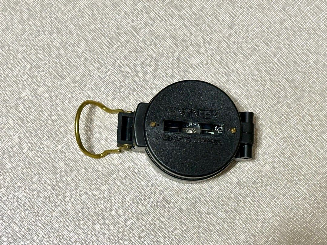 由 bow7851 (刊登 ID 1379278884，圖片 2) 提交，位於 台北市 (Taipei) 的 全新 Engineer Lensatic Compass 羅盤 指北針 指南針 日本製 登山 露營 健行 戶外運動 (類別：健行及露營)，說明：全新 Engineer Lensatic Compass 羅盤 指北針 指南針 日本製 登山 露營 健行 戶外運動。