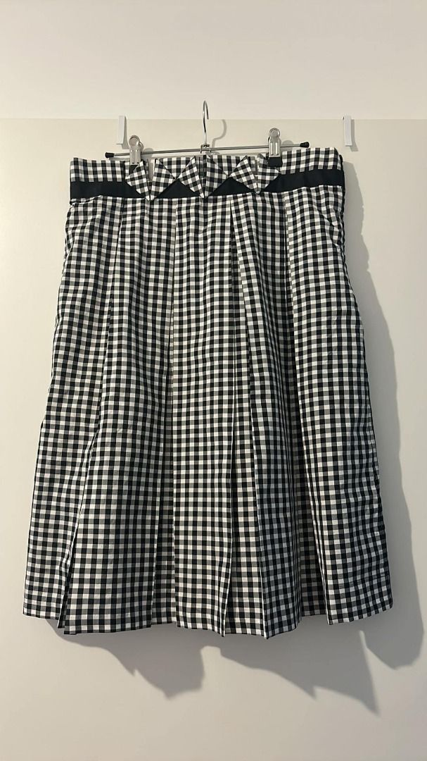 Alannah Hill Skirt (Category: Women's Clothes) located in Melbourne. Submitted by ecochicka (Listing ID 1379241729, Image 1). Description: marked a size 14.