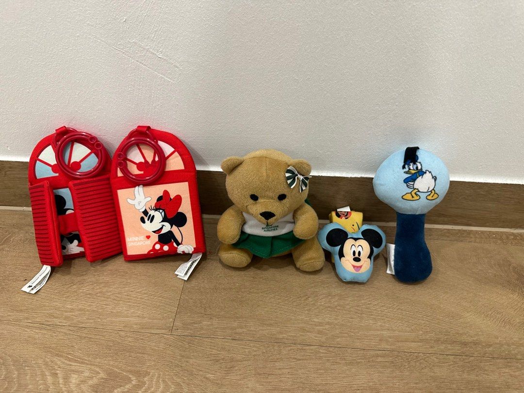 All for $8 |Singapore airline bear|Disney Mickey Minnie|Donald duck (Category: Toys & Games) located in Singapore. Submitted by hhhlll222333 (Listing ID 1379196674, Image 1). Description: It’s 99%new but due to storage, I’ll list them as “like-new”condition All for $8.