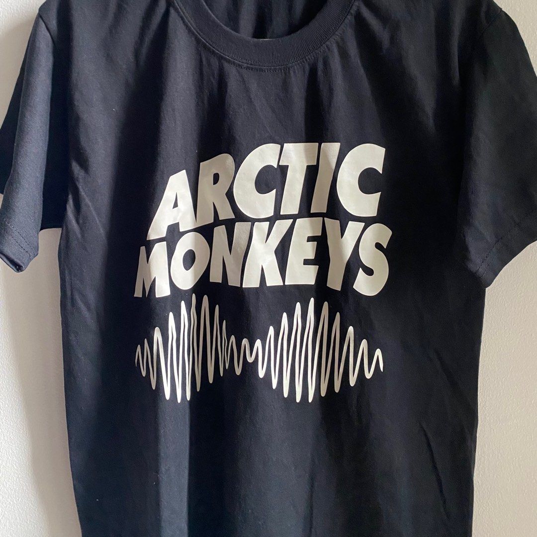 Arctic Monkeys Shirt (Category: Tshirts & Polo Shirts ) located in Makati City. Submitted by jmrgrn (Listing ID 1379212240, Image 2). Description: -In good condition -fits M-L • Payment via Cash/BDO • Shipping at buyer’s expense • Location: Poblacion, Makati City • Shipping via Grab /Lalamove/LBC RFS: Decluttering Message for more photos and measurements Thank you!.