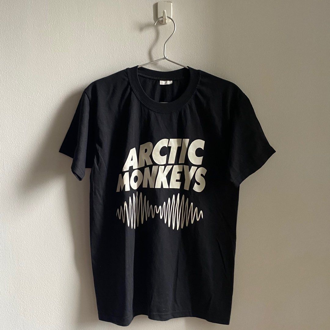 Arctic Monkeys Shirt (Category: Tshirts & Polo Shirts ) located in Makati City. Submitted by jmrgrn (Listing ID 1379212240, Image 1). Description: -In good condition -fits M-L • Payment via Cash/BDO • Shipping at buyer’s expense • Location: Poblacion, Makati City • Shipping via Grab /Lalamove/LBC RFS: Decluttering Message for more photos and measurements Thank you!.