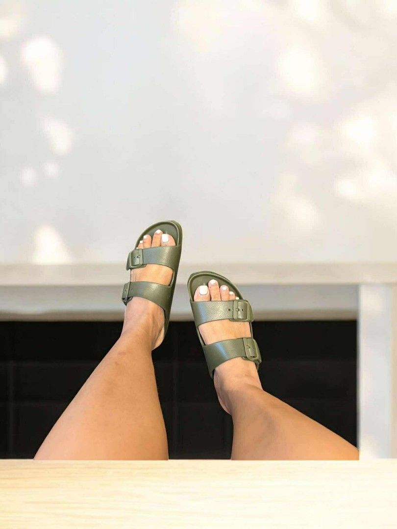 arizona eva khaki size 35/36 (Category: Flats & Sandals) located in Mabalacat. Submitted by maiyasluxurybagshoppe (Listing ID 1379215928, Image 2). Description: .