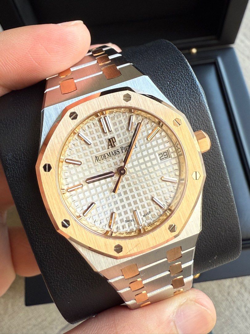 Audemars Piguet Royal Oak Two Tone Auto - 77350SR - 2021 (Category: Watches) located in Singapore. Submitted by dronell (Listing ID 1379142745, Image 2). Description: AP Royal Oak 34mm - ref. 77350SR - two tone - box & paper (2021) .