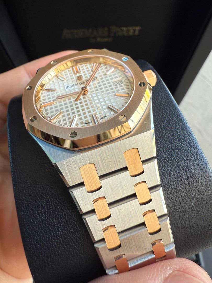 Audemars Piguet Royal Oak Two Tone Auto - 77350SR - 2021 (Category: Watches) located in Singapore. Submitted by dronell (Listing ID 1379142745, Image 3). Description: AP Royal Oak 34mm - ref. 77350SR - two tone - box & paper (2021) .