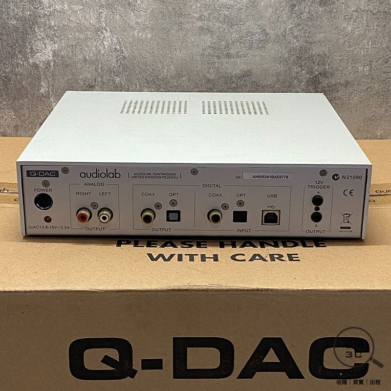 由 change12336 (刊登 ID 1379264746，圖片 2) 提交，位於 台北市 (Taipei) 的 『澄橘』Audiolab Q-DAC USB-DAC+耳擴/數位前級擴大器 銀《二手交換買賣》A77423 (類別：其他音響配件及設備)，說明：Audiolab Q-DAC USB-DAC+耳擴/數位前級擴大器 銀 店保一個月 凡本店購入之音響類商品，均享有一個月內售價八折的回購價格 功能正常 85%新，機身殼有一處較明顯之顆傷或掉漆，或兩處以上小顆傷或小掉漆，請參閱賣場圖片 盒裝+配件如圖 本賣場商品因於店家同步銷售流通快，請於下標前先詢問是否有貨。 ( 下標後如需自取請參閱關於我中的店家資訊。) 下標後請於 3 天內完成交易，並將您的收件資料填寫於買賣留言板中。 ( 請留收件人姓名、地址、電話。) 賣場交易方式 : 到店自取、超商取貨付款、信用卡(店家使用)、輕鬆付(黑貓宅配)。 購買前如有任何問題請多利用問與答或賣場即時通，若我們未回覆您的問題，表示不同意或未讀您的