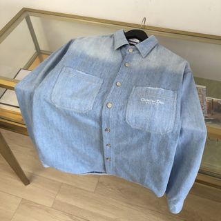 (Category: ) located in . Submitted by luxurycloset.shop (Listing ID 1379324268, Image 1). Description: .