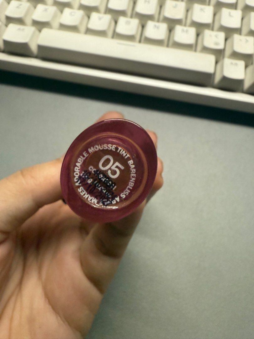 Barenbliss Mousse Tint 05 cocoa jam (Category: Makeup) located in Quezon City. Submitted by vyutrik (Listing ID 1379268047, Image 2). Description: Swatched only. For pick up only please 🙏 (QC area) .