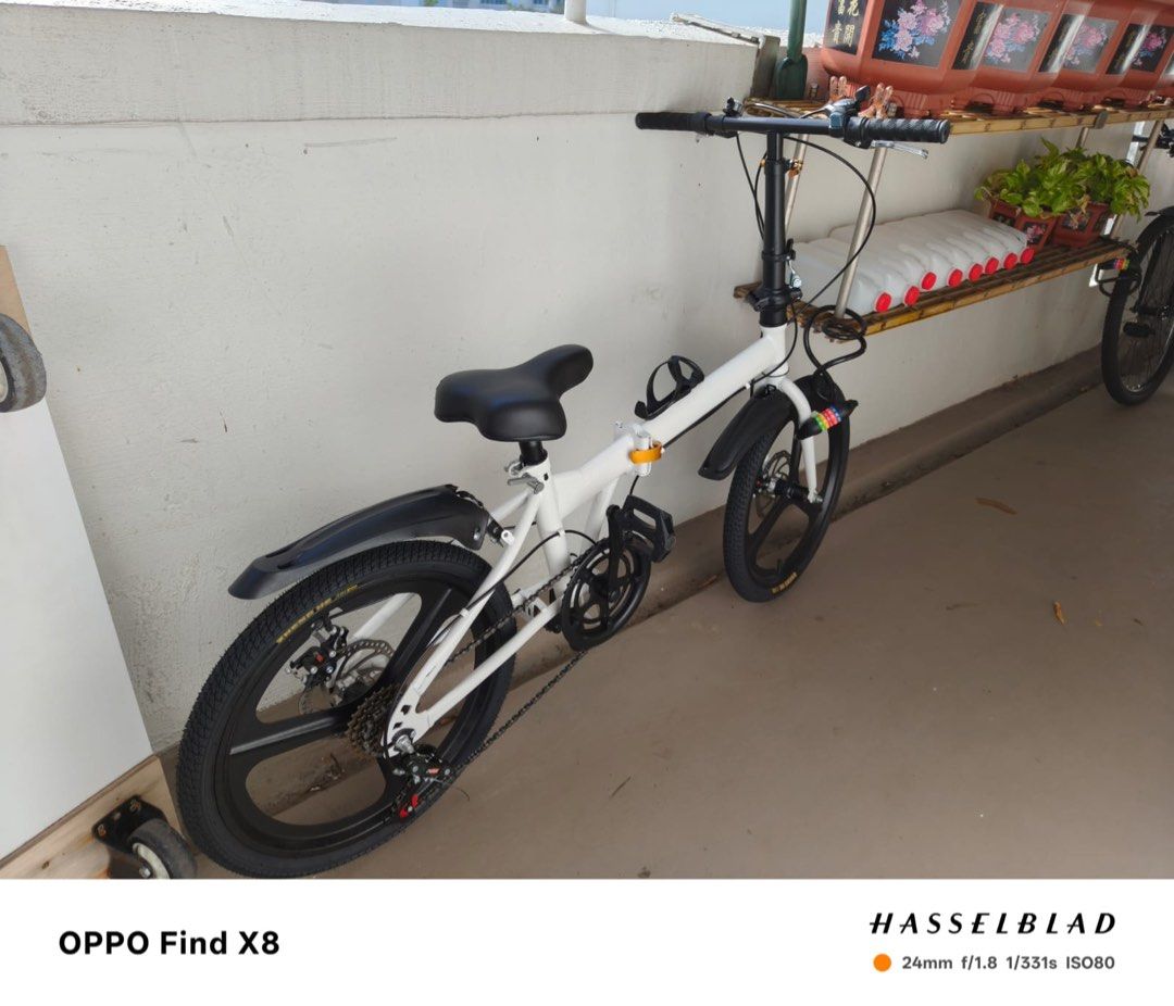 Bicycle (Category: Bicycles) located in Singapore. Submitted by d0nkey (Listing ID 1379192072, Image 2). Description: Used once for shoot.