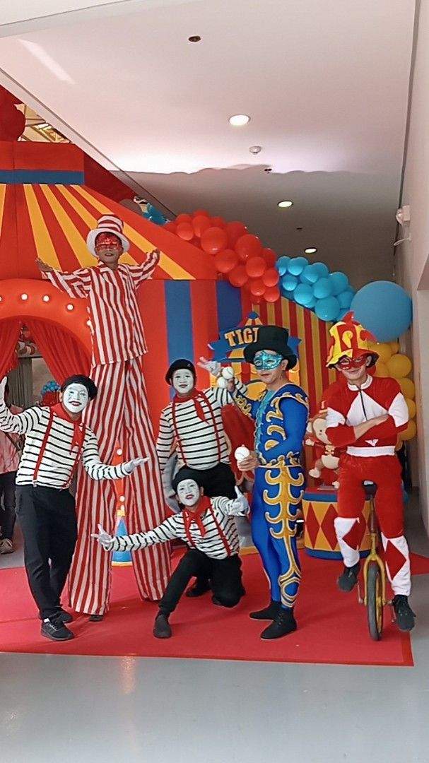 birthday party entertainment acrobats show (Category: Infant Playtime) located in Muntinlupa City. Submitted by partyberks (Listing ID 246448507, Image 3). Description: Acrobatics show with thirty minute 0966.445.4903 Individual Rate A juggler with a stage performance of five minutes, and roaming around unicyclist roaming around human statue for three sets of one hour duty street mime, dancing mimes Stilt walker, welcoming performers for your bab