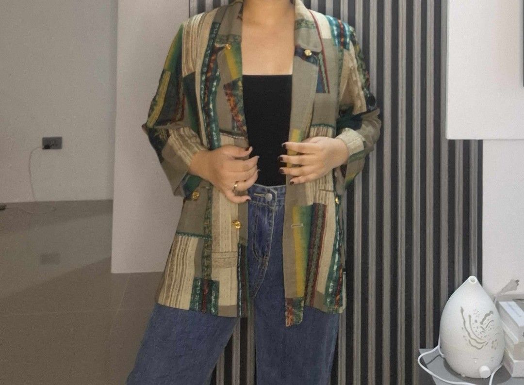 Blazer for women (Size Medium to Large) (Category: Coats, Jackets and Outerwear) located in Manila. Submitted by c.marga20 (Listing ID 1379293074, Image 2). Description: No Brand Color: Patterned Size: Medium (Measurements) Bust: 42 inches Length: 31 inches Shoulder width: 16 inches Sleeve length: 19 inches Arm hole: 21 inches Sleeve hole: 14 inches.