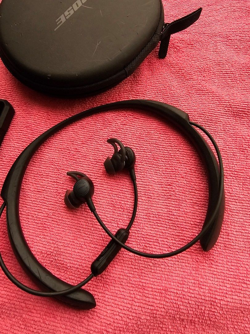 Bose QuietControl 30 (Category: Headphones & Headsets) located in Quezon City. Submitted by cabletekkie (Listing ID 1379143297, Image 3). Description: Bose QuietControl 30 noise cancelling wireless headset works perfectly very slightly used priced to go not in use anymore send best offer :) issue in photo (charging port cover detached but still available) more info: https://www.bose.com/p/quietcontrol-30-wireless-headphones--factory-renewed/QCTL3