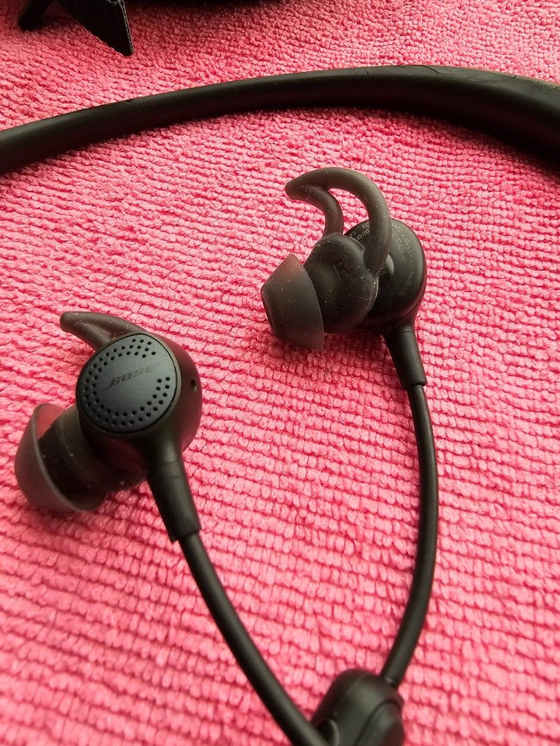 Bose QuietControl 30 (Category: Headphones & Headsets) located in Quezon City. Submitted by cabletekkie (Listing ID 1379143297, Image 2). Description: Bose QuietControl 30 noise cancelling wireless headset works perfectly very slightly used priced to go not in use anymore send best offer :) issue in photo (charging port cover detached but still available) more info: https://www.bose.com/p/quietcontrol-30-wireless-headphones--factory-renewed/QCTL3