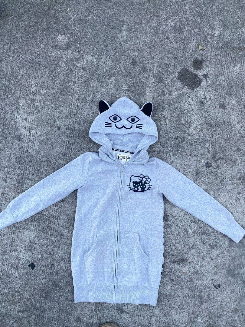 BSX MINICHE DETACHABLE HOOD (Category: Coats, Jackets and Outerwear) located in Manila. Submitted by ptrckvlr_ (Listing ID 1379139403, Image 1). Description: BSX MINICHE W/ HOOD 📌 Like New – Detachable hood 📏 Estimated Size: S to M (Long Cut) Pit to Pit: 20” | Length: 30” 💰 ₱399 + SF ✅ Pang casual layering.