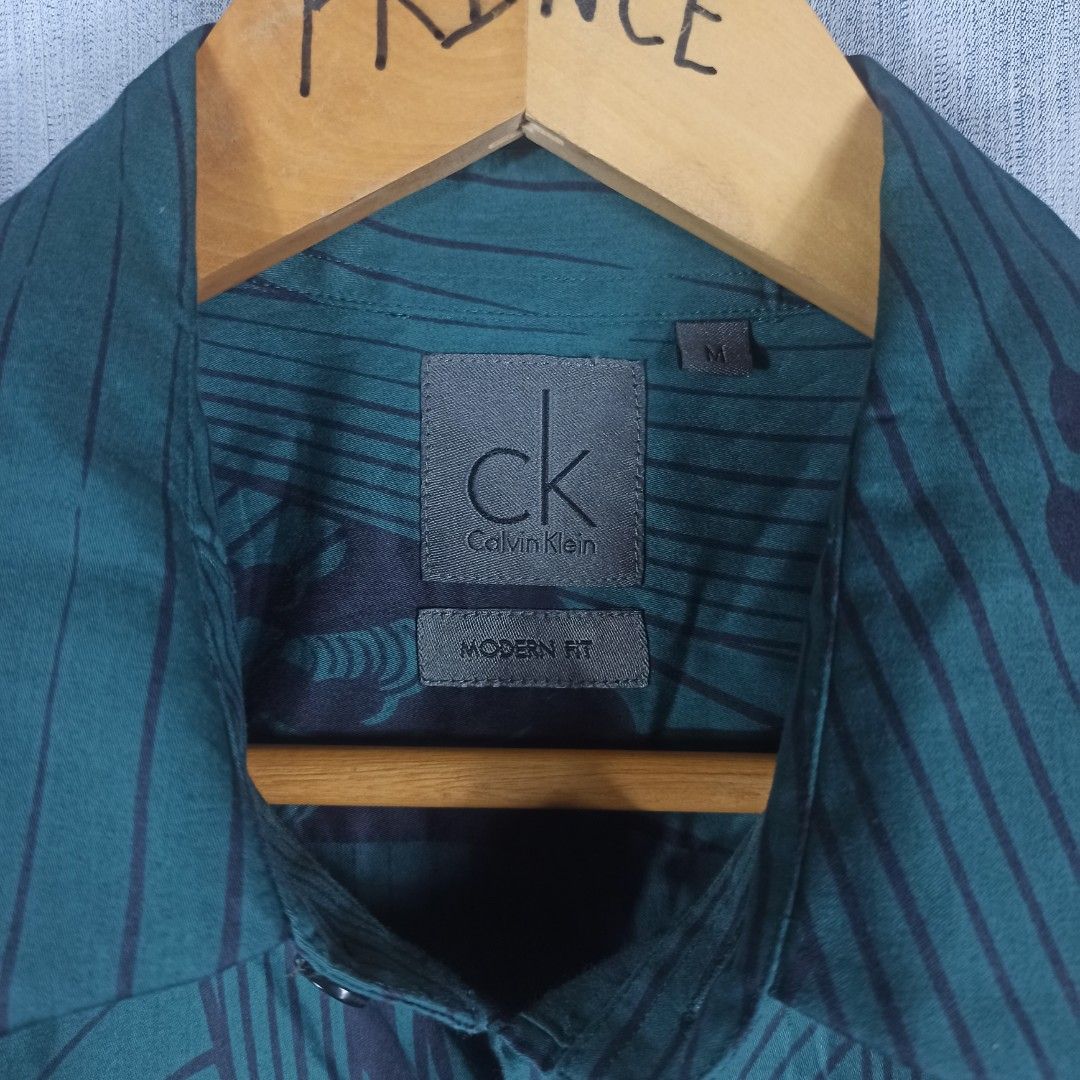 Calvin Klein Longsleeve (Category: Tshirts & Polo Shirts ) located in Bacolod City. Submitted by freshstuff13 (Listing ID 1379246197, Image 3). Description: Calvin Klein Longsleeve Good as new Medium modern fit 29½ x 19½ inches -600 Add shipping fee outside Bacolod City DM if interested 📨.