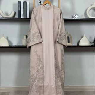 (Category: ) located in . Submitted by rewarewardrobe (Listing ID 1379237007, Image 1). Description: .