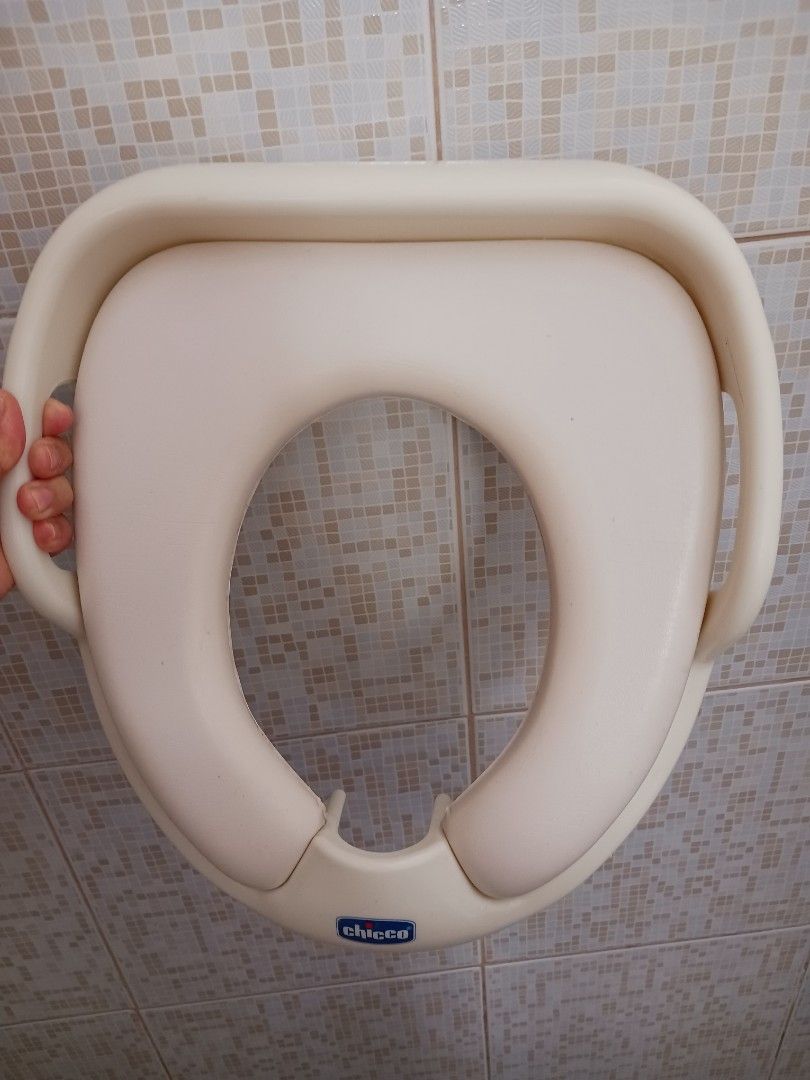 Chicco Toilet Trainer Seat with Handle (Category: Toilet Training) located in Paranaque City. Submitted by funkyhaircolor (Listing ID 1379198841, Image 2). Description: Chicco Toilet Trainer Seat with Handle RFS: My kids are fully potty trained Free shipping through GogoXpress to GMA areas. (Add 70 for Luzon areas, +190 for Visayas areas, +230 to Mindanao) 》Soft padded seat 》Easy to install and clean.