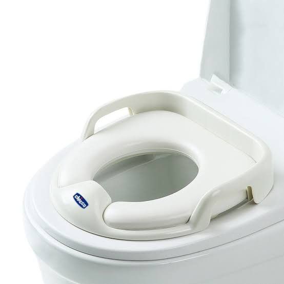 Chicco Toilet Trainer Seat with Handle (Category: Toilet Training) located in Paranaque City. Submitted by funkyhaircolor (Listing ID 1379198841, Image 1). Description: Chicco Toilet Trainer Seat with Handle RFS: My kids are fully potty trained Free shipping through GogoXpress to GMA areas. (Add 70 for Luzon areas, +190 for Visayas areas, +230 to Mindanao) 》Soft padded seat 》Easy to install and clean.