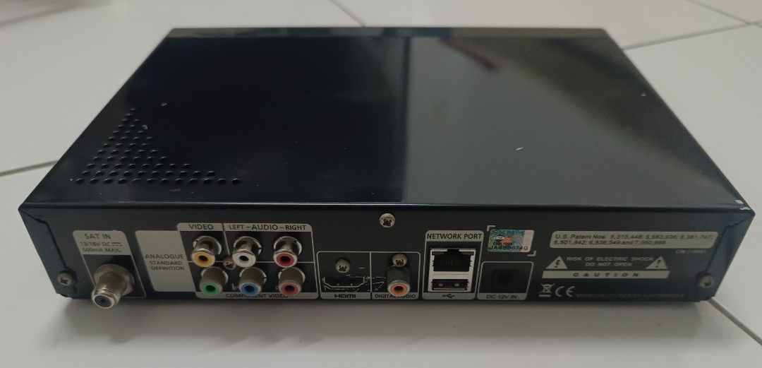 Decoder Astro (Category: Media Streamers & Hubs) located in Puchong. Submitted by bosco24 (Listing ID 1379278314, Image 3). Description: Complete set Decoder with smart card Remote Power Adapter B28F9S.