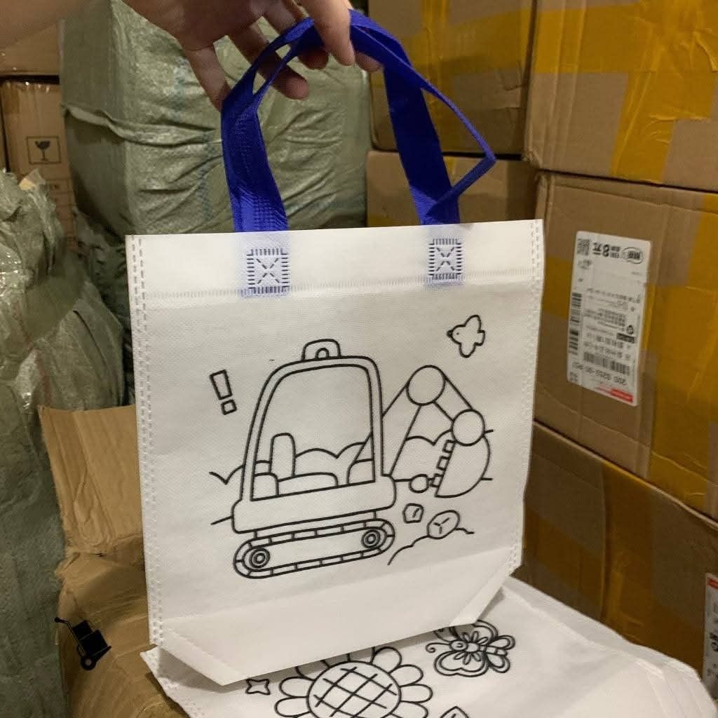 Diy painting bag for kids (Category: Craft Supplies & Tools) located in Manila. Submitted by alliyahpuaaa (Listing ID 1379309564, Image 1). Description: .
