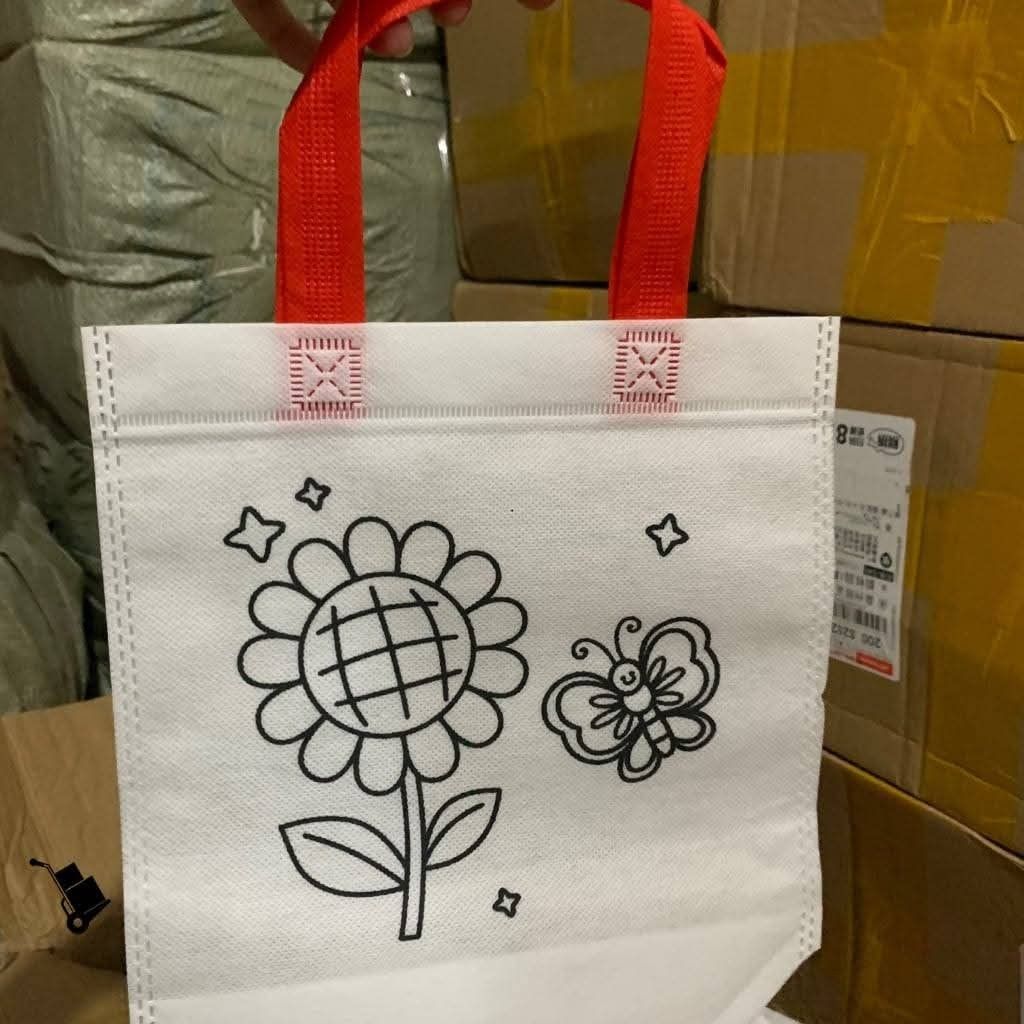 Diy painting bag for kids (Category: Craft Supplies & Tools) located in Manila. Submitted by alliyahpuaaa (Listing ID 1379309564, Image 3). Description: .
