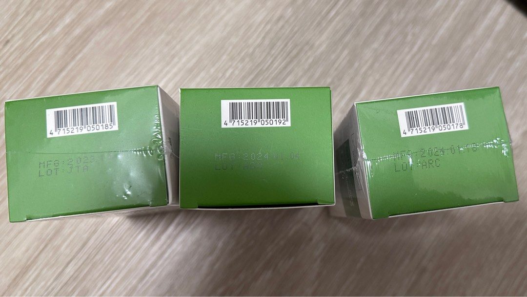 由 energy7713 (刊登 ID 1379228243，圖片 2) 提交，位於 台南市 (Tainan) 的 Dr.Douxi 朵璽 杏仁酸精華液10% 30ml 果酸煥膚 毛孔粗大 (類別：個人清潔保養)，說明：10%效期 2027.01.18。