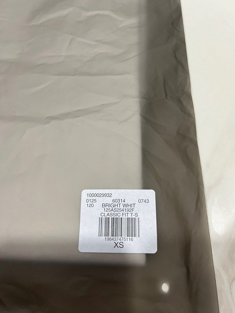 Fear of God Essentials (SS25) Bright White Tee (Category: Tshirts & Polo Shirts ) located in Imus. Submitted by rckrmns (Listing ID 1379300550, Image 3). Description: Fear of God Essentials (SS25) Bright White Tee Size XS fit to L W- 23 L- 27 Brand New w/ Zipbag Authentic/Legit Money back guaranteed if proven fake.