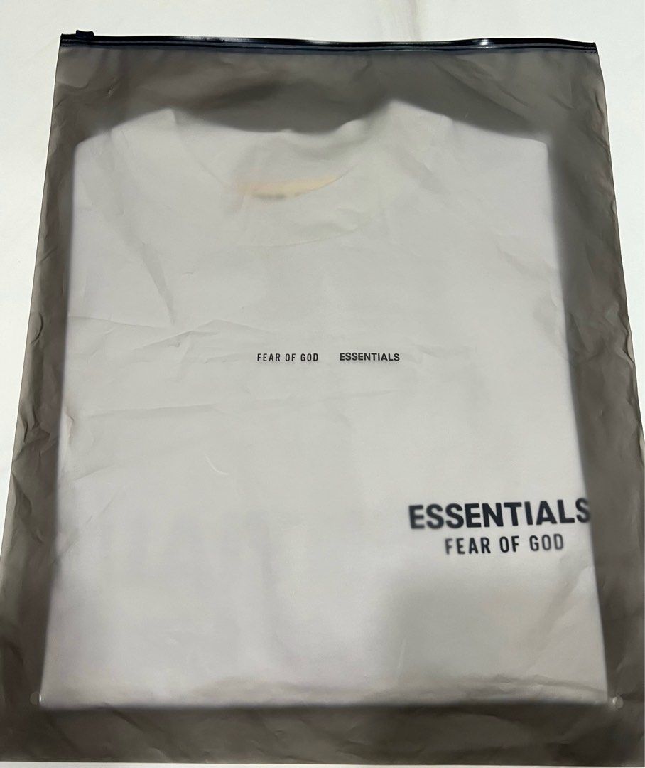 Fear of God Essentials (SS25) Bright White Tee (Category: Tshirts & Polo Shirts ) located in Imus. Submitted by rckrmns (Listing ID 1379300550, Image 2). Description: Fear of God Essentials (SS25) Bright White Tee Size XS fit to L W- 23 L- 27 Brand New w/ Zipbag Authentic/Legit Money back guaranteed if proven fake.