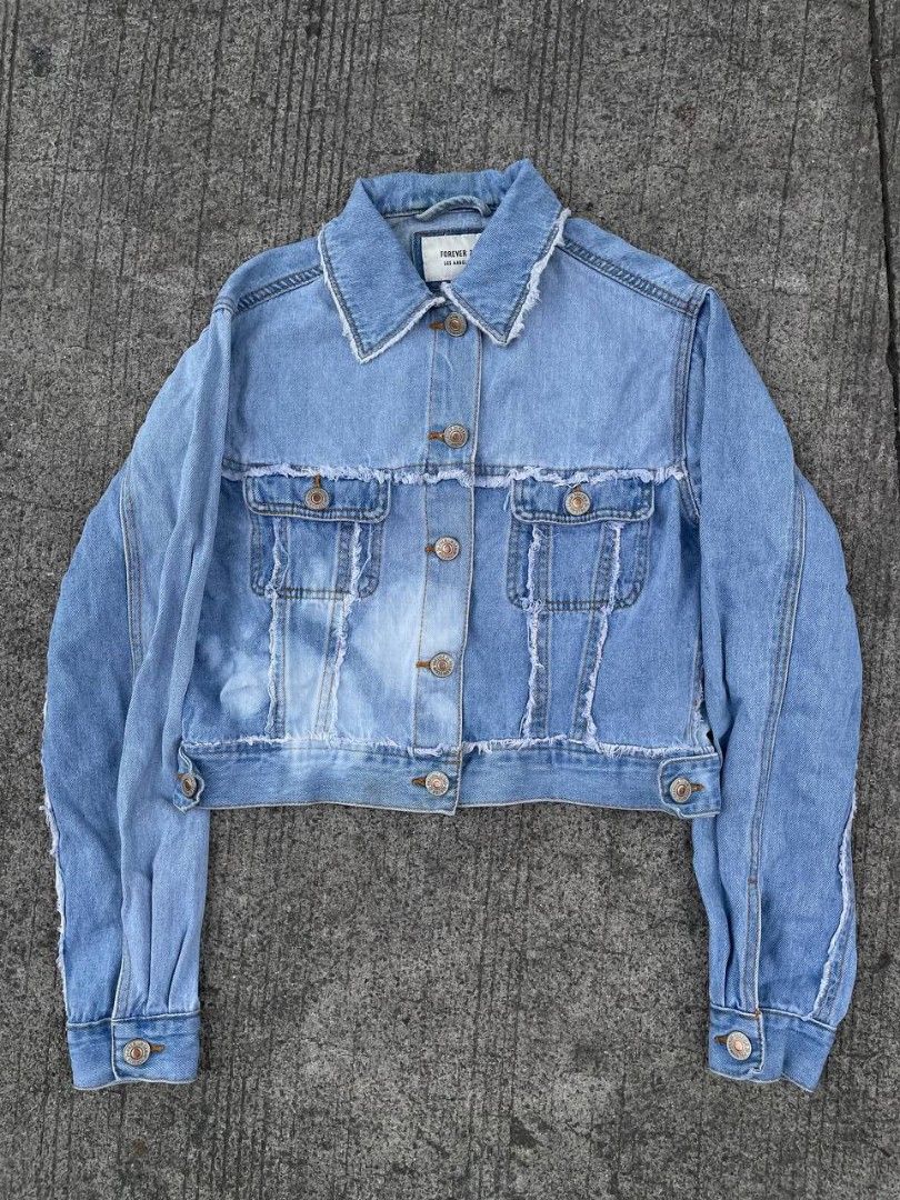 FOREVER 21 CROPPED DENIM JACKET (Category: Coats, Jackets and Outerwear) located in Manila. Submitted by ptrckvlr_ (Listing ID 1379140878, Image 1). Description: FOREVER 21 CROPPED DENIM 📌 Excellent Condition 📏 Estimated Size: XS / Petite Fit Pit to Pit: 18.5” | Length: 18.5” 💰 ₱499 + SF ✅ Pang cropped fit or ladies.