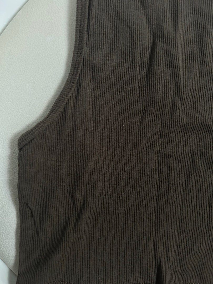 Halter Top (Category: Sleeveless) located in Taytay. Submitted by aleyy_ (Listing ID 1379230278, Image 2). Description: XS to small Never been used.