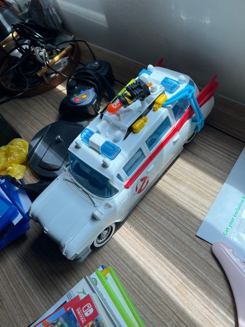 Hasbro Ghostbusters Ecto (Category: Vehicle & Diecast Models) located in Singapore. Submitted by woaiwanju (Listing ID 1379240121, Image 1). Description: No box Come with all accessories .