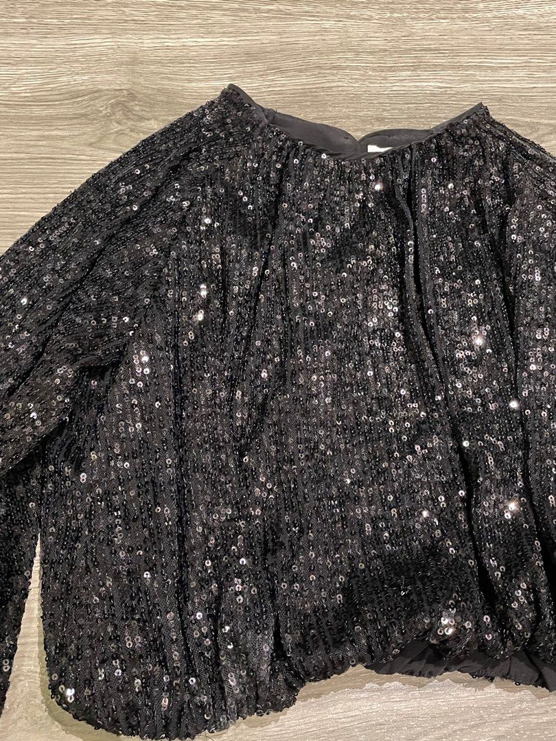 H&M Blouses (Category: Blouses) located in Quezon City. Submitted by thyca (Listing ID 1379245017, Image 3). Description: Selling for P200 each Size Eur XS and Eur 32 Both in perfect condition .