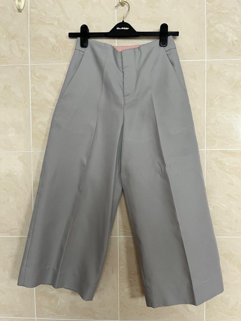 IGC pants culottes light grey XS (Category: Other Bottoms) located in Singapore. Submitted by chocloud (Listing ID 1379172870, Image 1). Description: 📍chat to transact, top up $2 normal mail preferred Brand: in good company IGC Size: XS fits UK6 to UK8, measurements in pics pls scroll to end Condition: almost brand new. Worn a few times, zero signs of wear! Beautiful timeless classic piece that has interesting details - nicely tailored and lined