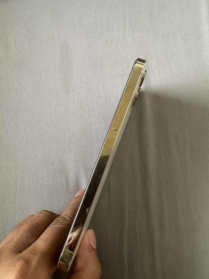 iPhone 12 Pro Max (Category: iPhone 12 Series) located in Manila. Submitted by rayxdaniel (Listing ID 1379252343, Image 3). Description: 12 Pro Max 128 GB Globe Locked Honest Issue : Face ID / Replaced LCD Bawal sa maselan but selling for only 15k Negotiable.