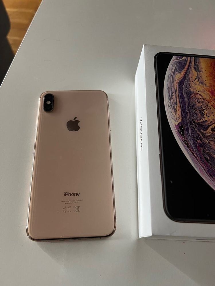 Iphone XS MAX 512GB (Category: iPhone X Series) located in Burgos, Ilocos Norte. Submitted by carou11406 (Listing ID 1379205991, Image 3). Description: Iphone XS Max (gold) 80% Battery Health 512GB Issue: may crack sa back glass Face id not working Unit only Any sim Rfs: Upgrade .