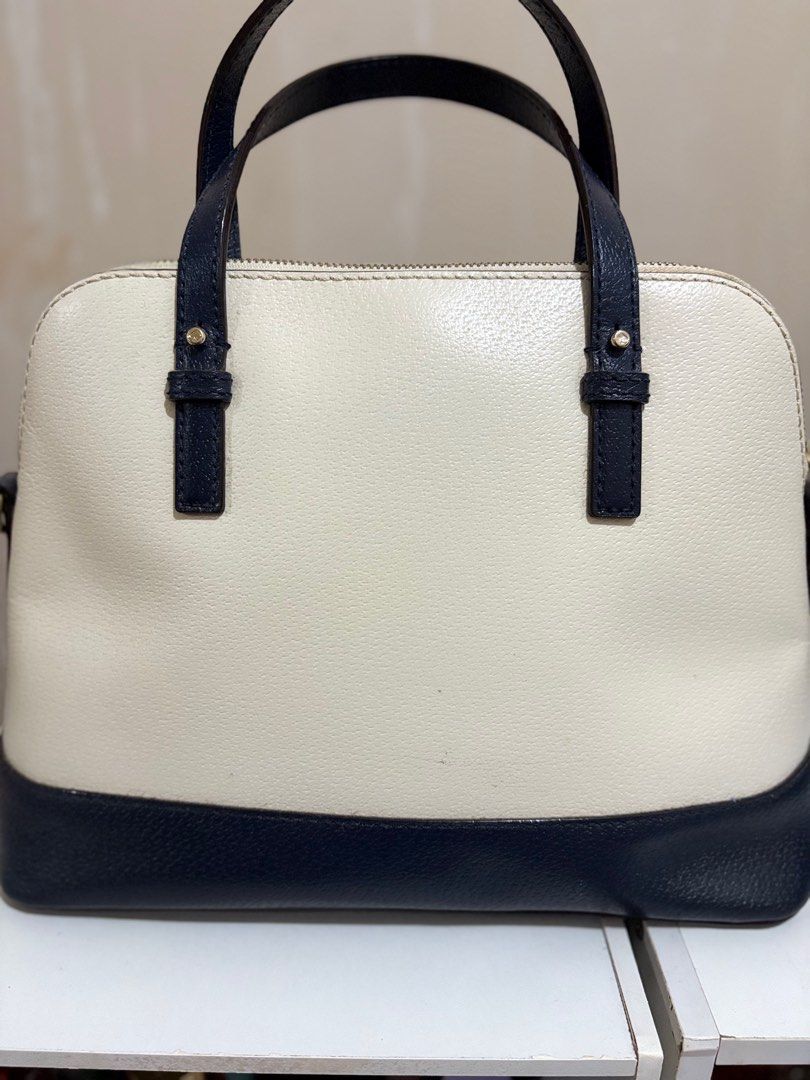 Kate Spade bag (Category: Tote Bags) located in San Pablo. Submitted by declutterwithmelqc (Listing ID 1379234626, Image 2). Description: Kate spade bag Original💯 Bought from US Unnoticeable issue .