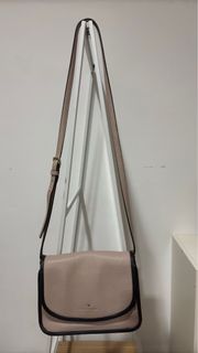 (Kategori: ) berada di . Dikirim oleh basicpreloved.id (ID iklan 1379213453, Gambar 1). Deskripsi: .