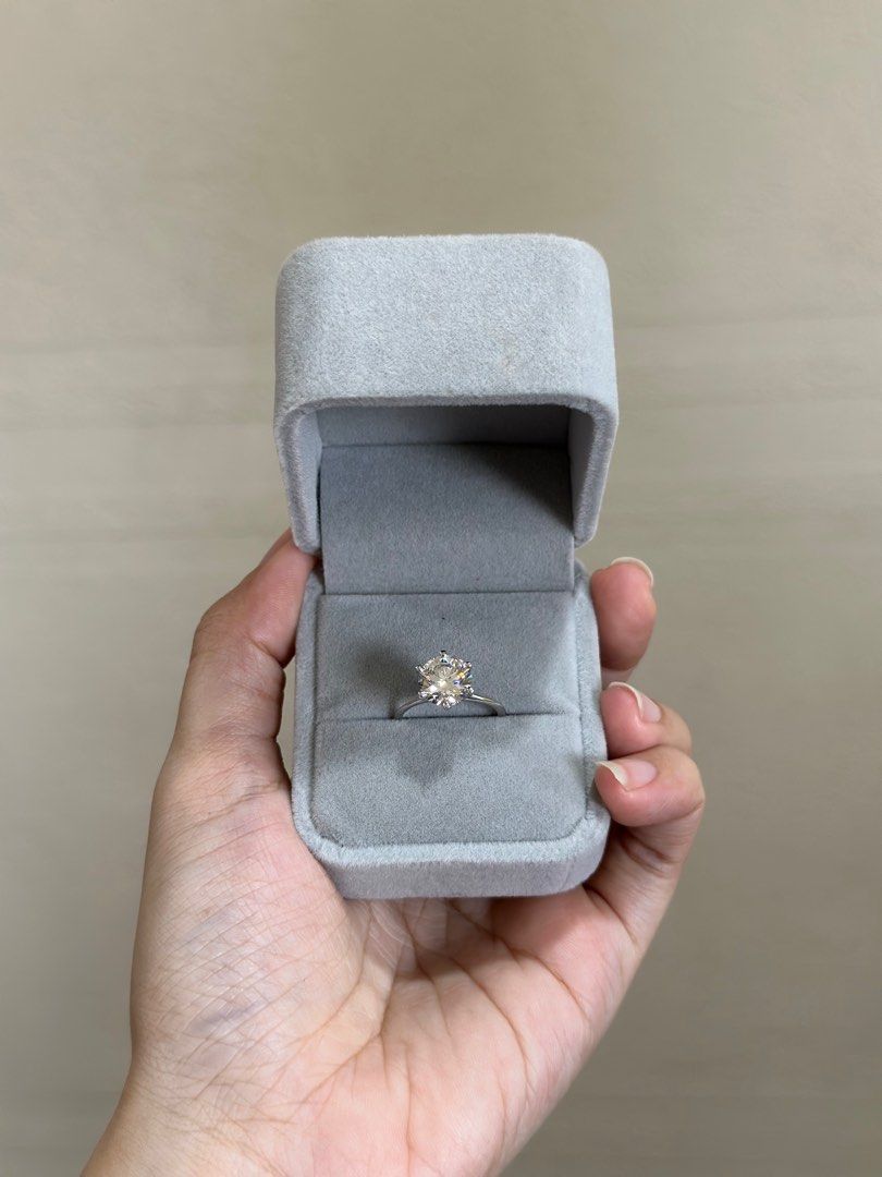 Lab Diamond 2.42carats VVS2 (IGI Certified) (Category: Rings) located in Manila. Submitted by loveditemsbyja (Listing ID 1379141655, Image 2). Description: Get your partner the diamond they deserve! 2.42carats Round brilliant Color I VVS2 Petite 6-prong solitaire 18k white gold Lab diamond With IGI Certification Size 6 Php140k negotiable PM for more photos .