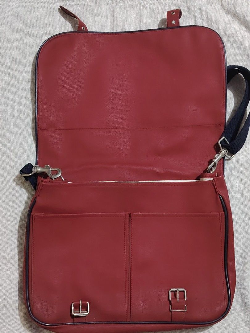 Lacoste messenger laptop bag (Category: Luxury Bags & Wallets) located in Quezon City. Submitted by sureandlegit (Listing ID 1379133938, Image 3). Description: 100% Authentic Lacoste Messenger bag / laptop bag Expandable Made in France Water repellant material Adjustable strap Can fit 13in Mac book with case perfectly Can be office or overnight bag 1 front zip pocket 2 front pocket 1 zip compartment inside 1 back pocket Rare Still in good conditi