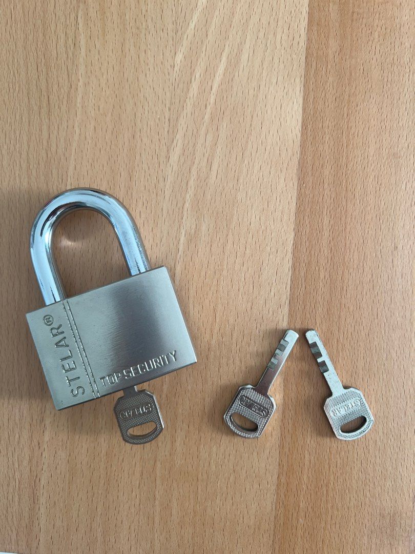 Lock (Category: Locks, Doors & Gates) located in Gelang Patah. Submitted by leejackson1996 (Listing ID 1379145333, Image 1). Description: Lock with 3 original keys. Pm if interested. Postage excluded and borne by buyer .