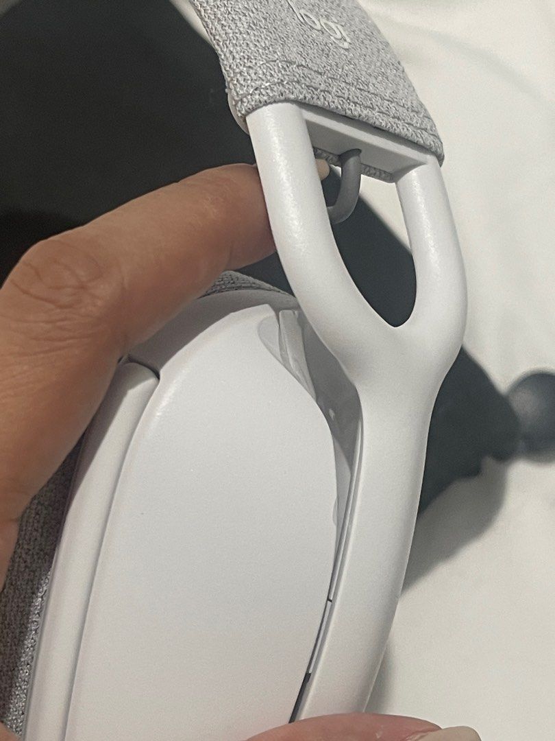 Brand New Logitech Zone Vibe 100 (Category: Headphones & Headsets) located in Manila. Submitted by chiescake (Listing ID 1379319021, Image 3). Description: Got this for around 6k in Uptown BGC. Never been used. Just opened to take photos. Brand new talaga. RFS: Decluttering..