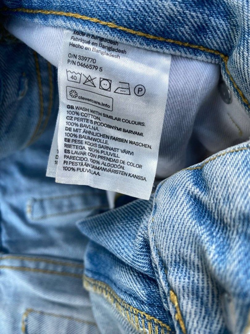 &M RIPPED DENIM PANTS 💎 (Category: Jeans) located in Manila. Submitted by ptrckvlr_ (Listing ID 1379129921, Image 3). Description: H&M RIPPED DENIM PANTS 💎 Condition: Brand New Estimated Size: M to L Color Rate: 9.9/10 Issue: None Dimensions: Length 37” | Thigh 12” | Waist 32–34 | Hem 7” 💰 ₱399 + SF.