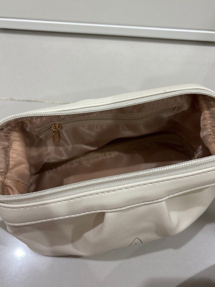 make up pouch (Category: Purses & Pouches) located in Puchong. Submitted by kzhlx (Listing ID 1379296733, Image 2). Description: fits alot!! from lip intimate.