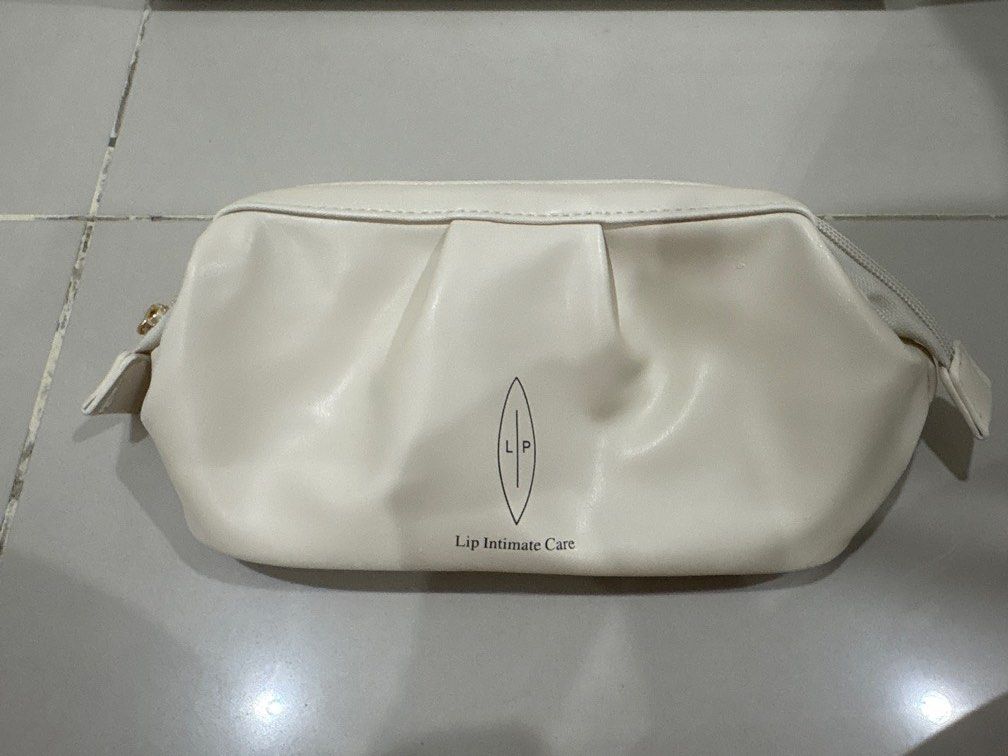 make up pouch (Category: Purses & Pouches) located in Puchong. Submitted by kzhlx (Listing ID 1379296733, Image 1). Description: fits alot!! from lip intimate.